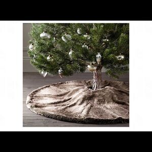 Restoration Hardware Luxe Faux Fur Brown Black Tree Skirt